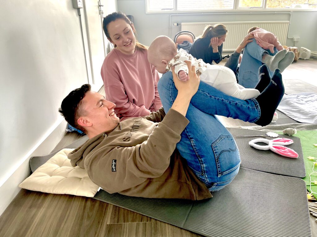 baby yoga, baby with parents, baby class